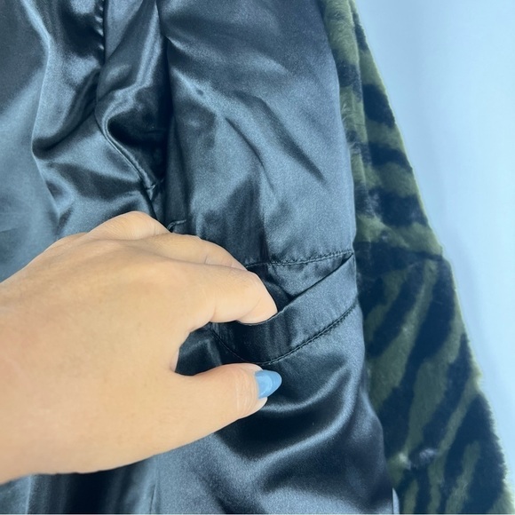 NWT - Regal, Faux Fur Printed Rabbit Long Coat. Size: XS. - Picture 8 of 12